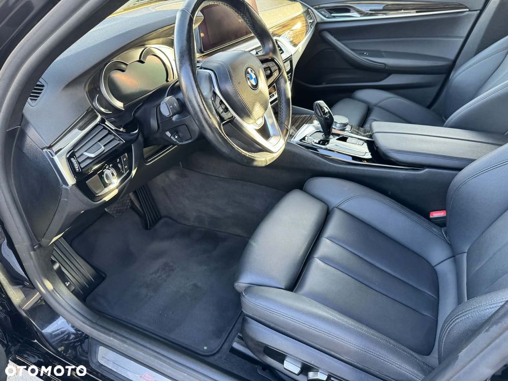 BMW Seria 5 530i Sport Line - 26