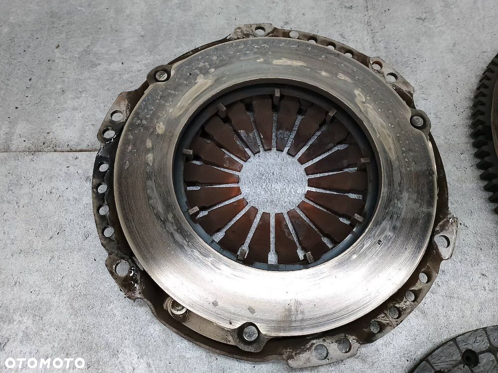 KOŁO DWUMASOWE KOMPLETNE TOYOTA AVENSIS II T25 323063410 2.0 D-4D - 6