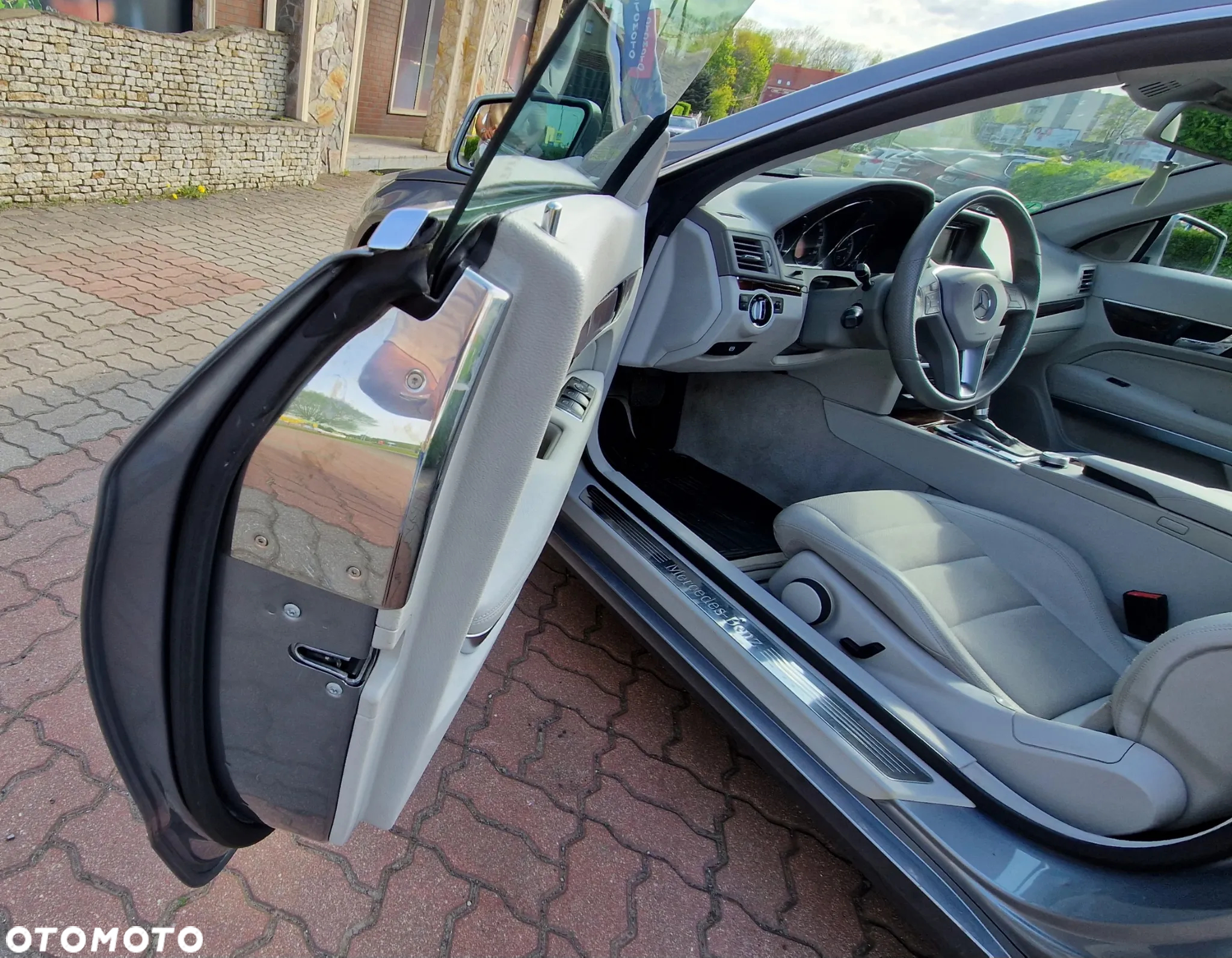Mercedes-Benz Klasa E 200 Coupe BlueEFFICIENCY 7G-TRONIC Avantgarde - 32