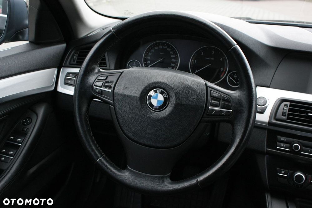 BMW Seria 5 520d - 27