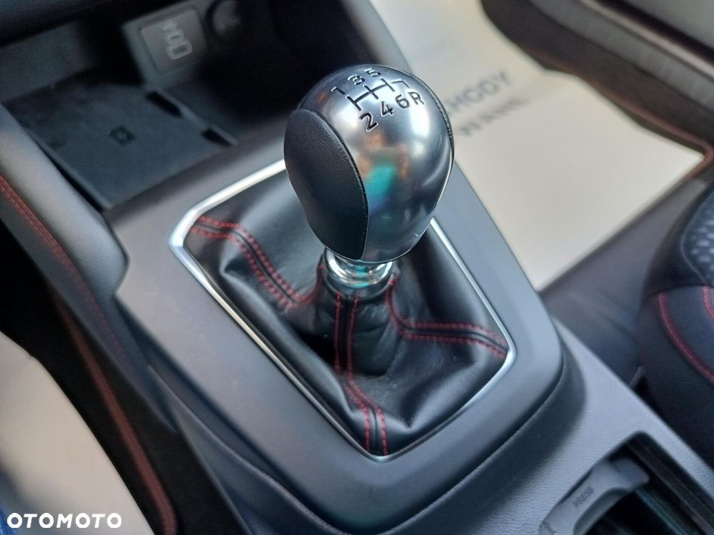 Ford Focus 1.0 EcoBoost ST-Line X - 24