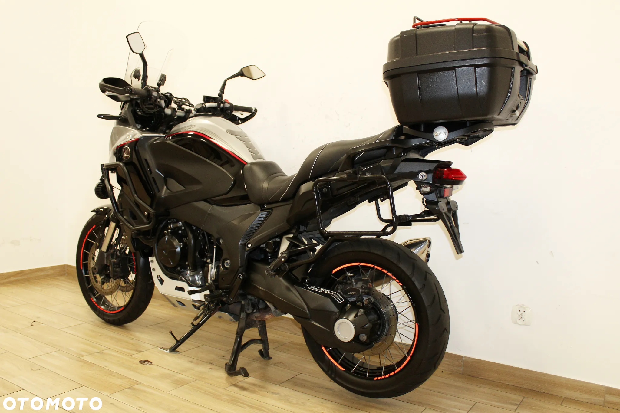 Honda VFR - 14