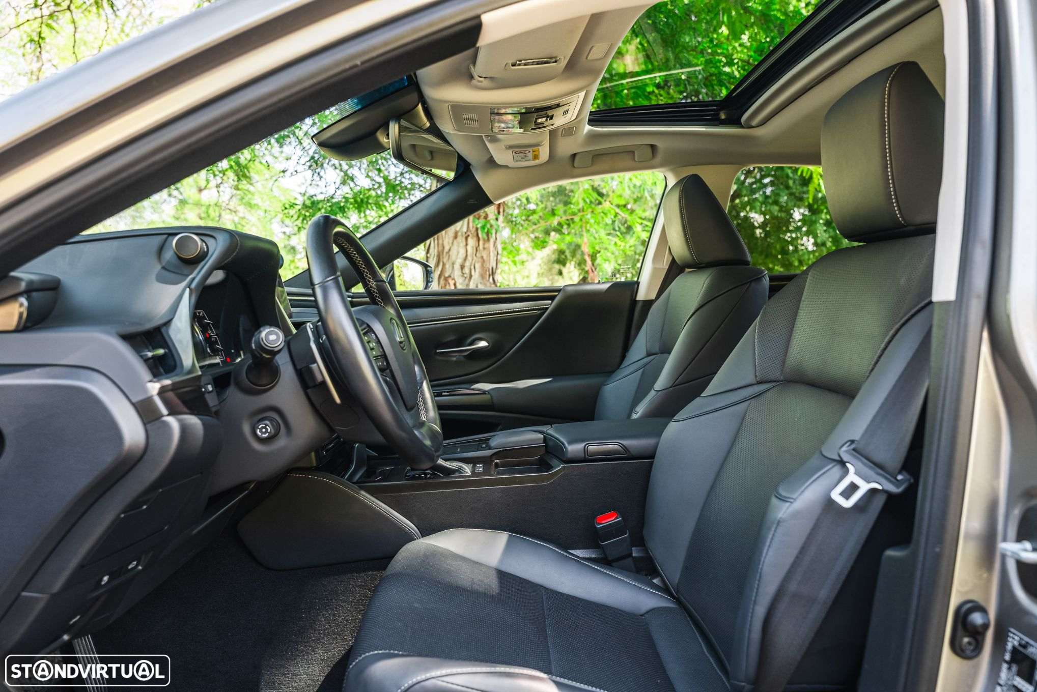 Lexus es-300h Special Edition - 12