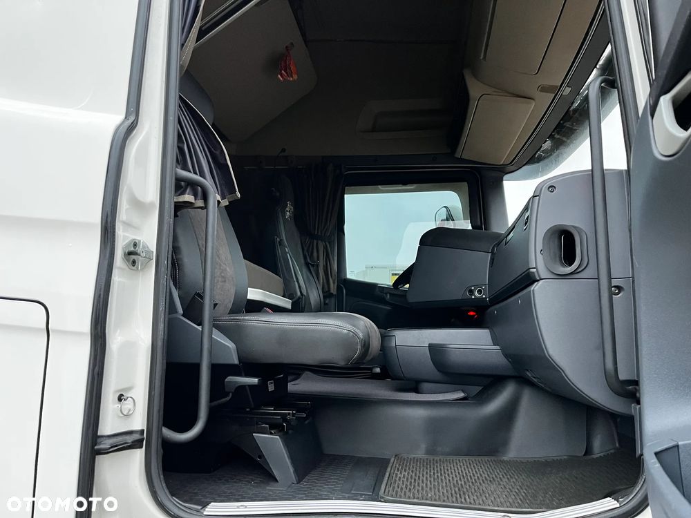 Scania R 580 V8 SPROWADZONA Z FRANCJI SERWISOWANA RETARDER DWA ZBIORNIKI FELGI ALUMINIOWE LODÓWKA - 17