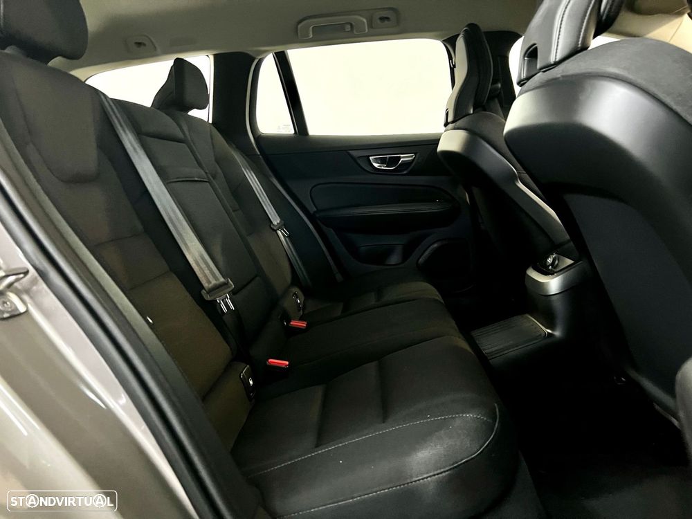 Volvo V60 2.0 T8 AWD TE Momentum - 5