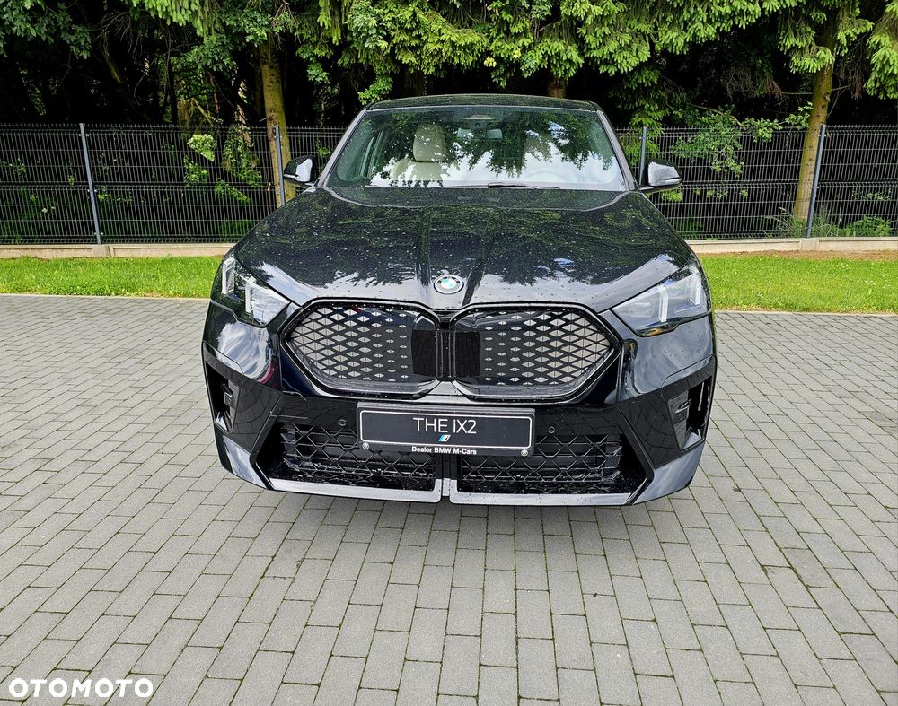 BMW iX2 eDrive20 66.5kWh M Sport - 9