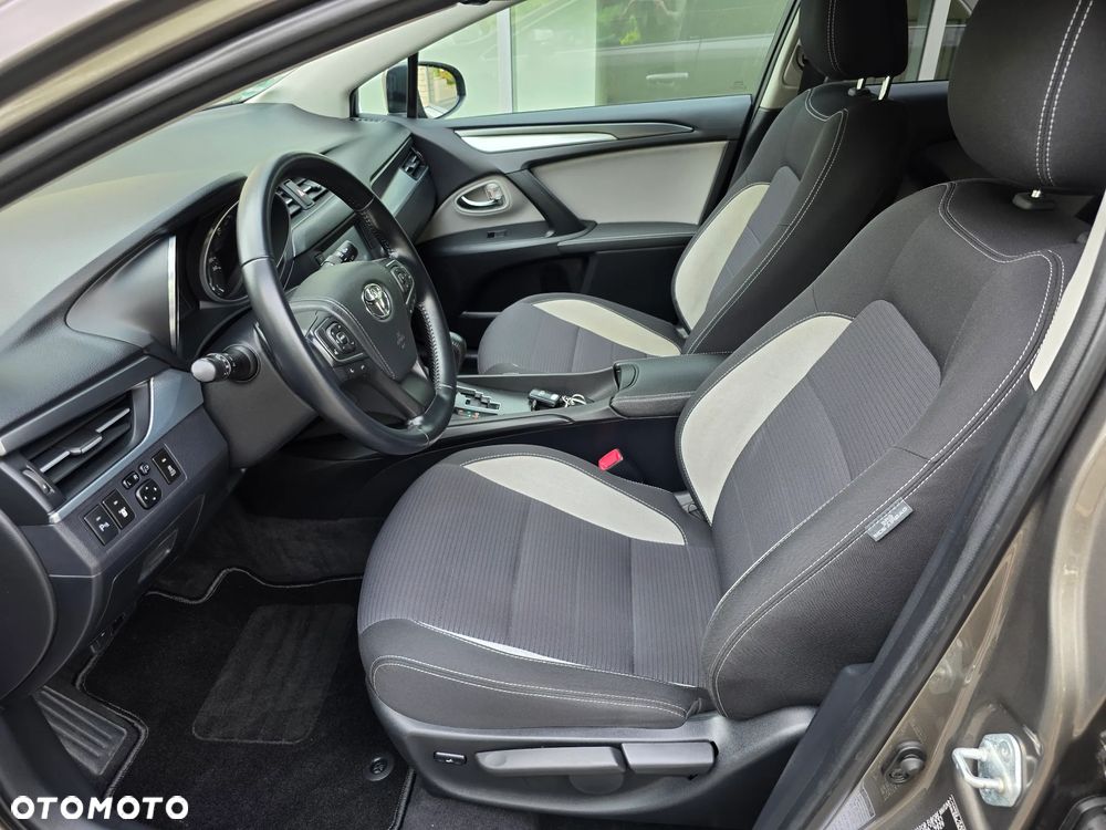 Toyota Avensis - 18