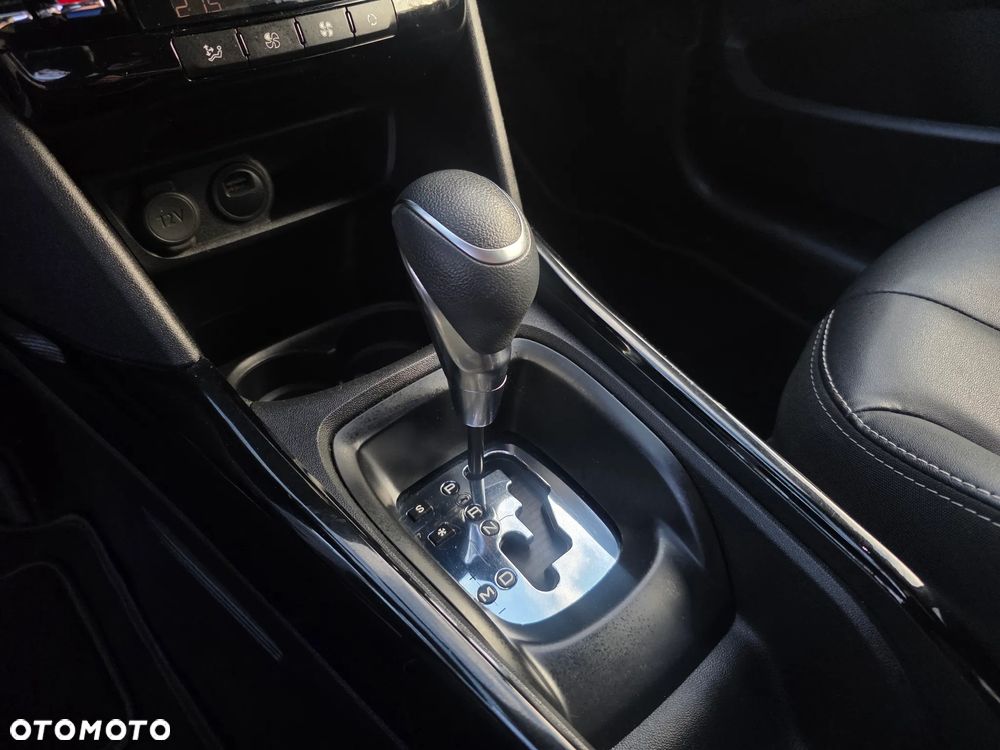 Peugeot 2008 1.2 Pure Tech Allure S&S EAT6 - 27