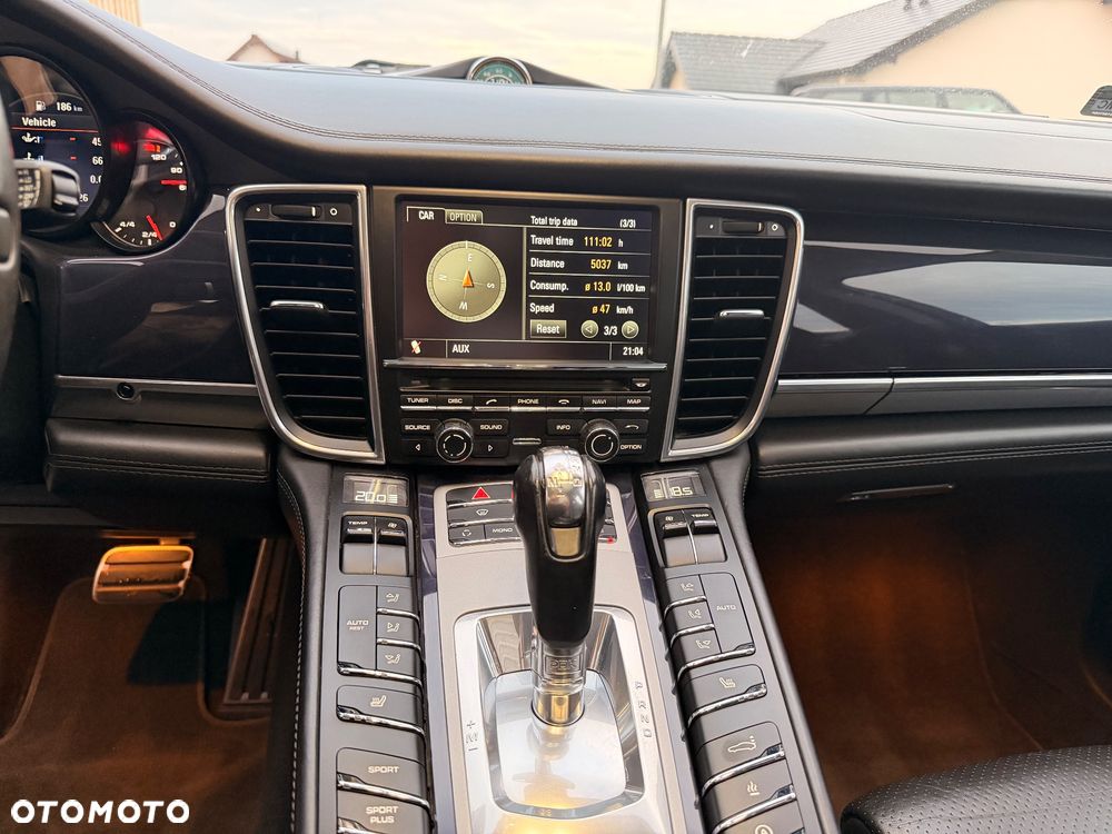 Porsche Panamera 4S - 9