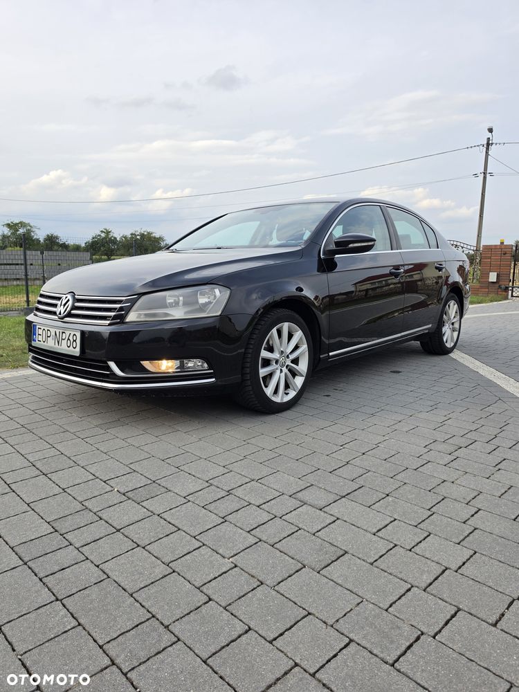 Volkswagen Passat - 1