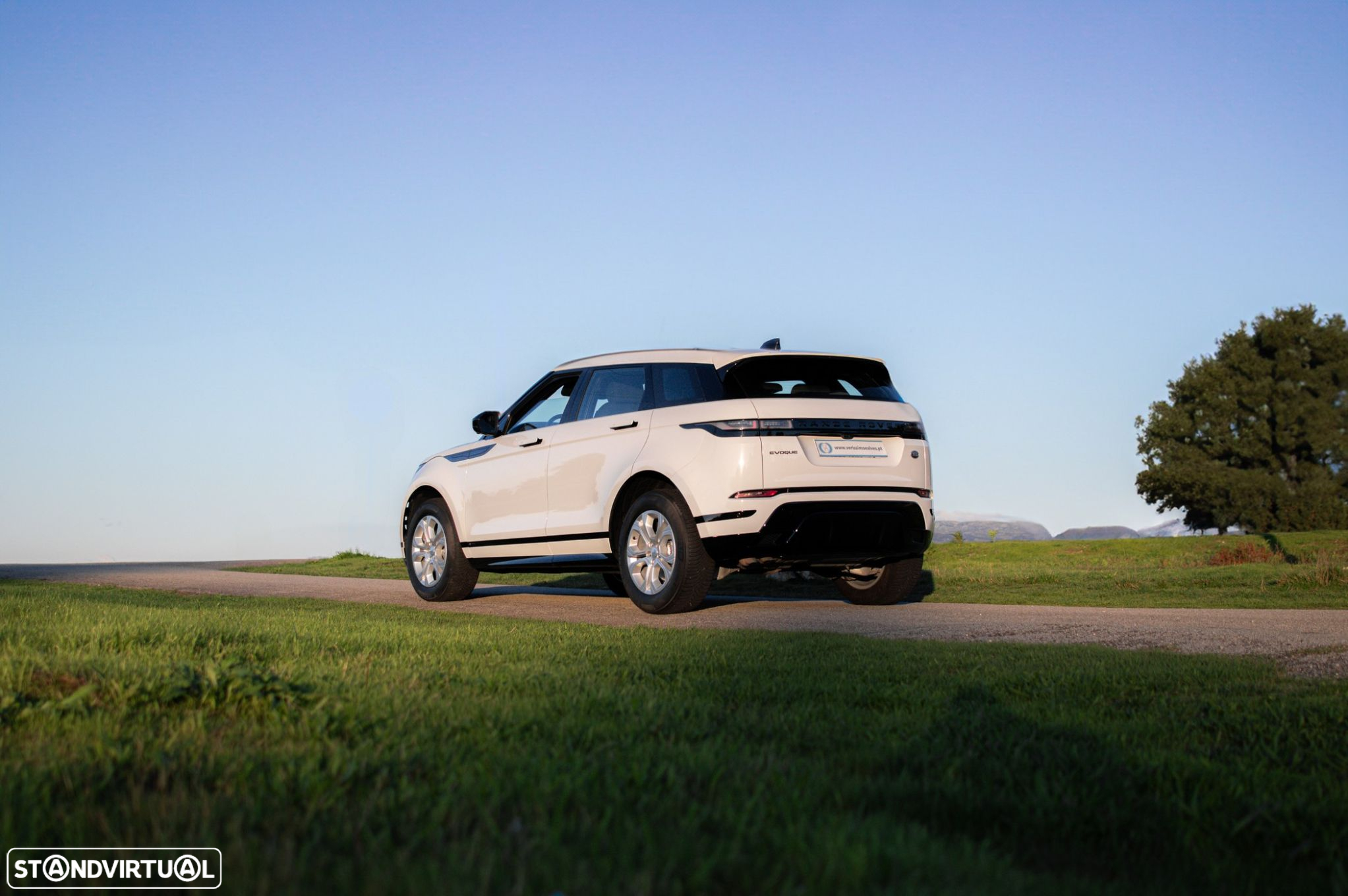 Land Rover Range Rover Evoque 2.0 D150 AWD R-Dynamic Auto - 26