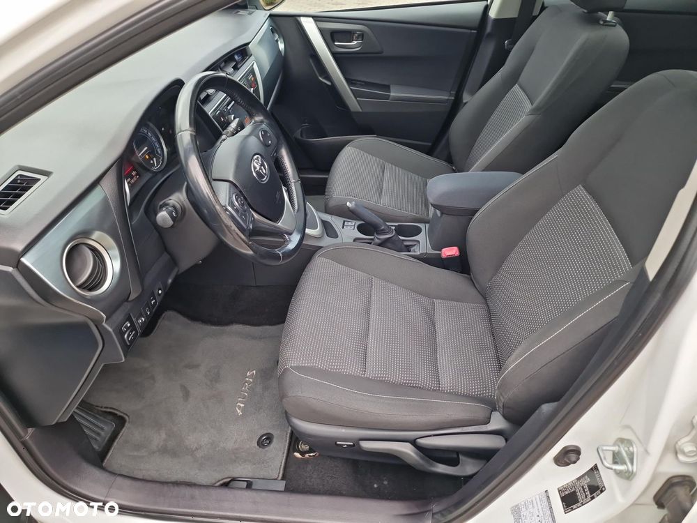 Toyota Auris Hybrid 135 Premium - 13