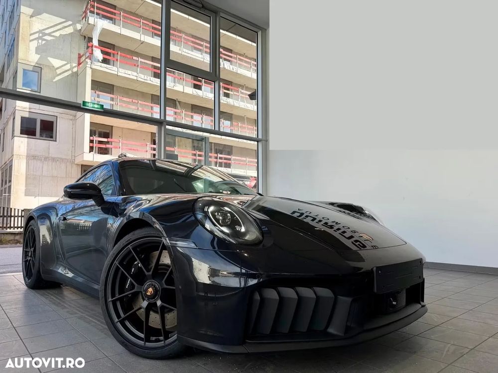 Porsche 911 Carrera 4 GTS PDK - 1