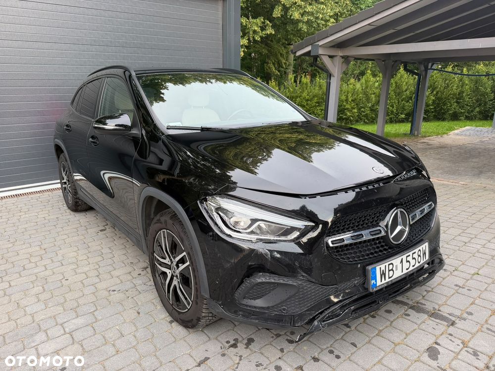 Mercedes-Benz GLA 200 d - 2