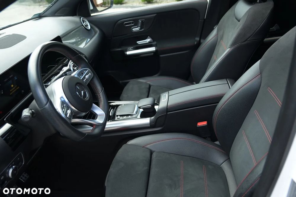 Mercedes-Benz GLA 250 4-Matic AMG Line - 17