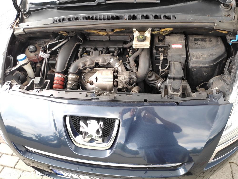 Peugeot 5008 1.6 THP Family - 22