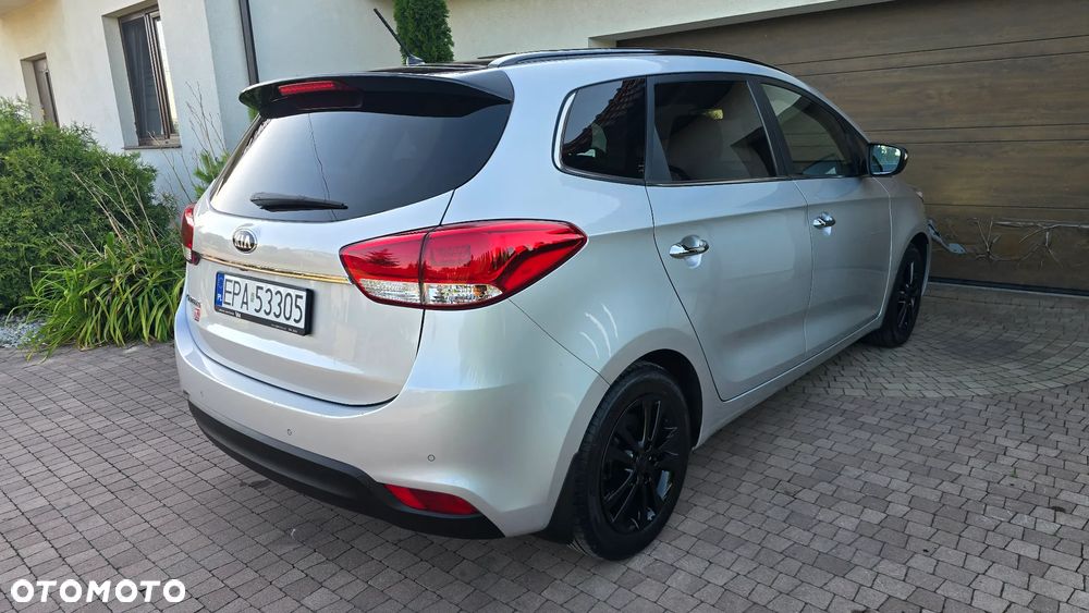 Kia Carens - 8