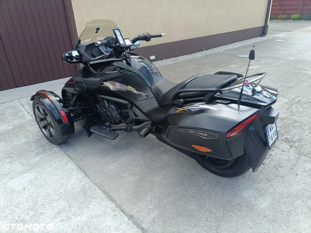 Can-Am Spyder - 2