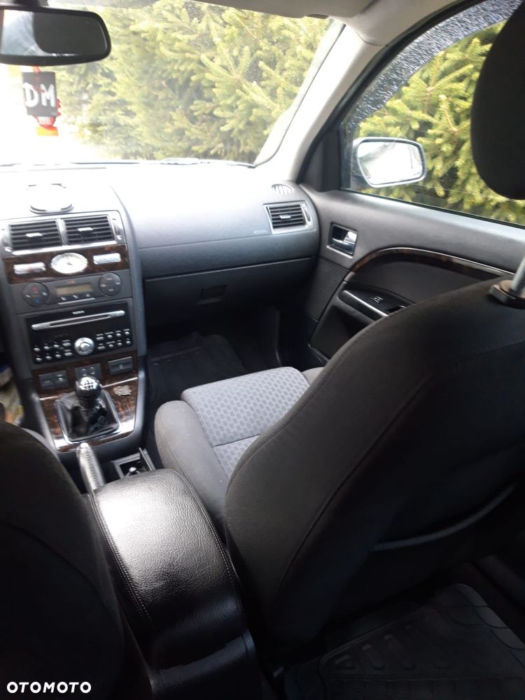 Ford Mondeo 1.8 Ghia - 16