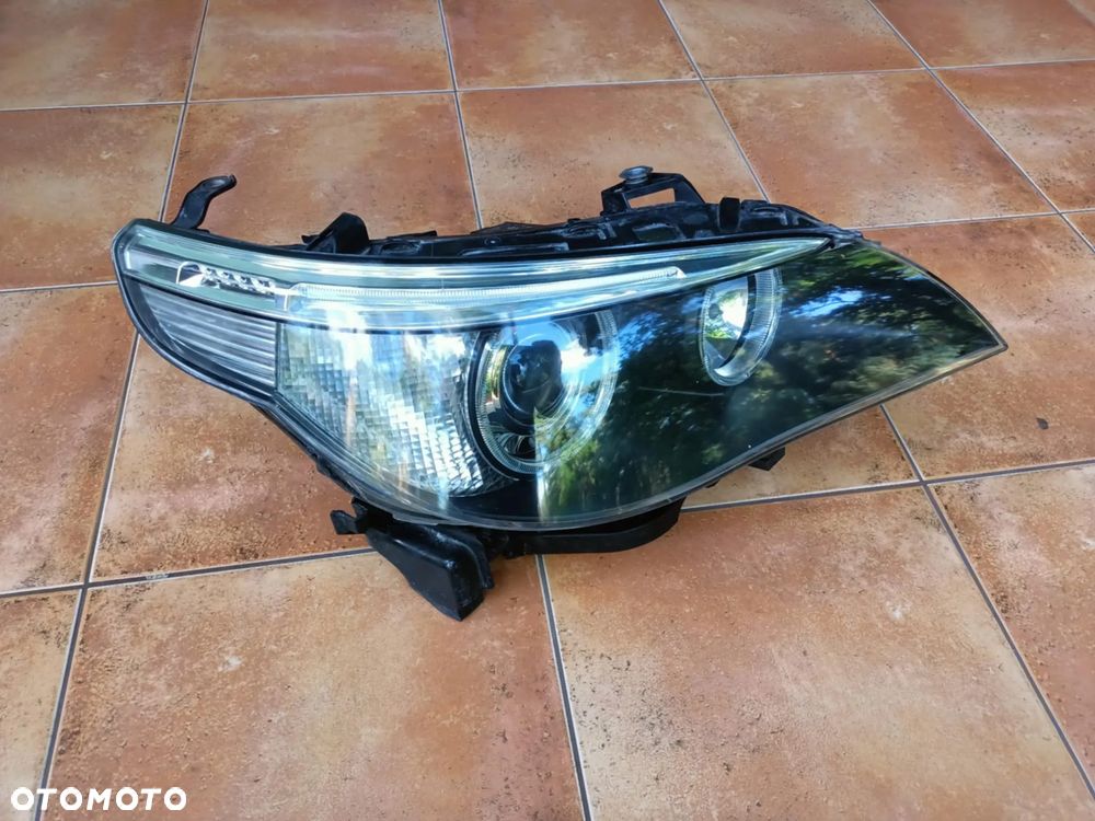 Lampa przód przednia prawa Europa Xenon nie skrętny Europa BMW E60 E61