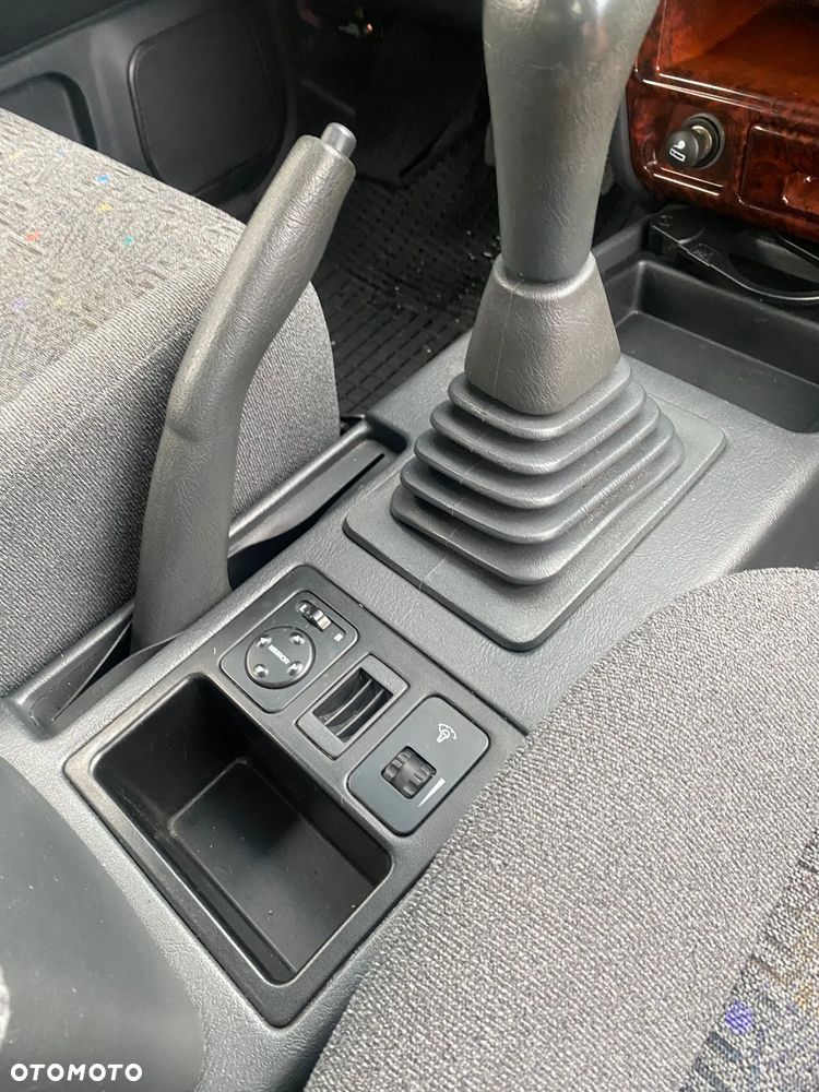 Hyundai Santamo 2.0 - 12