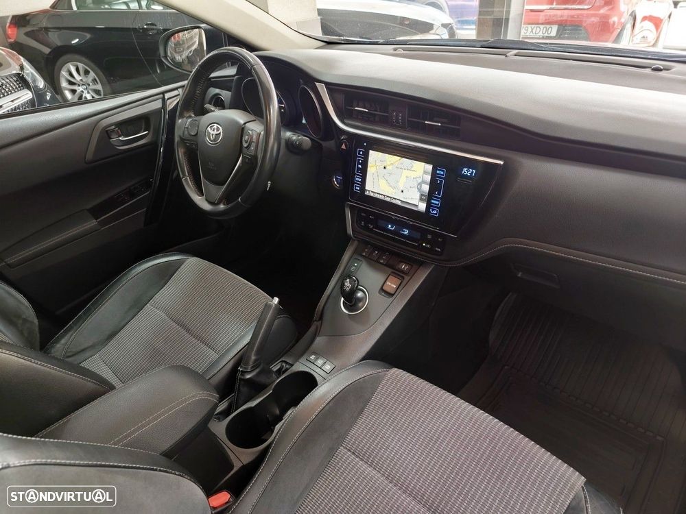 Toyota Auris Touring Sports 1.8 HSD Exclusive+Navi - 17