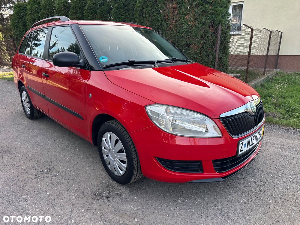 Skoda Fabia 2011 photo 4