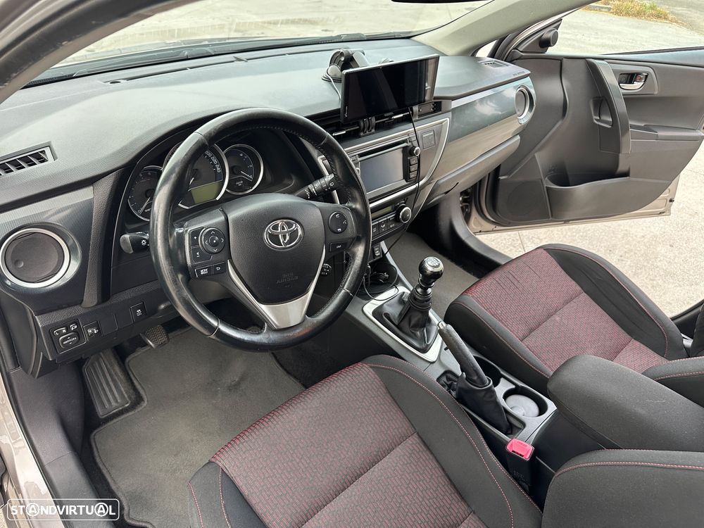 Toyota Auris Touring Sports 1.4 D-4D Com+P.Sport - 9