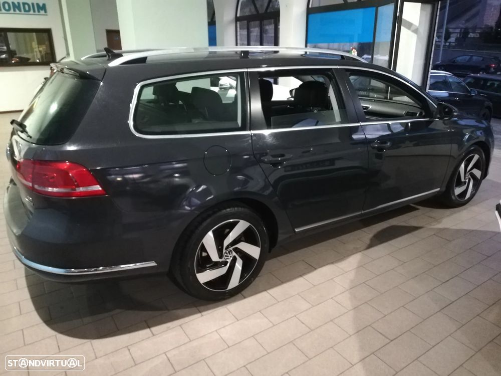 VW Passat Variant 1.6 TDI DPF BlueMotion Highline - 4