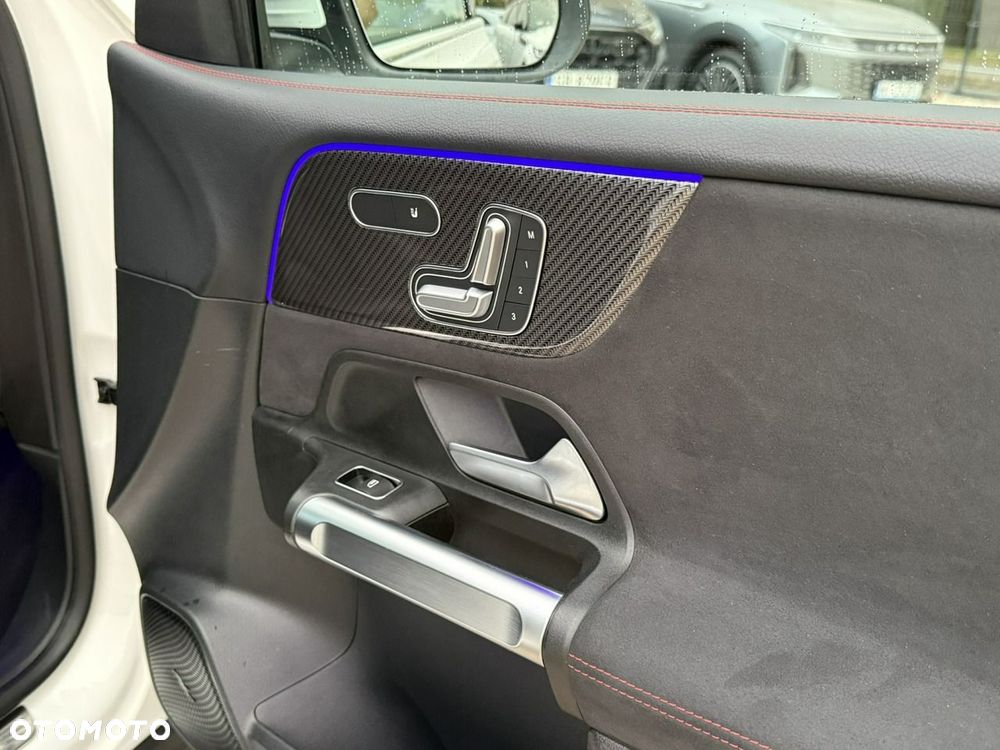 Mercedes-Benz GLB 200 mHEV AMG Line 7G-DCT - 22
