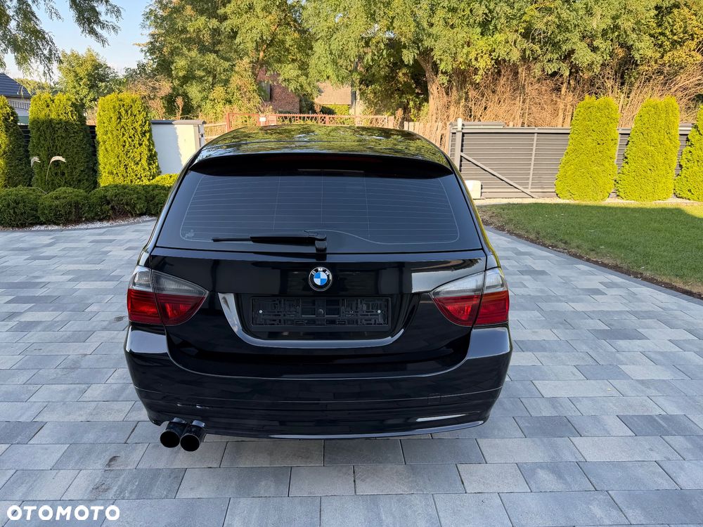 BMW Seria 3 325i Touring - 3
