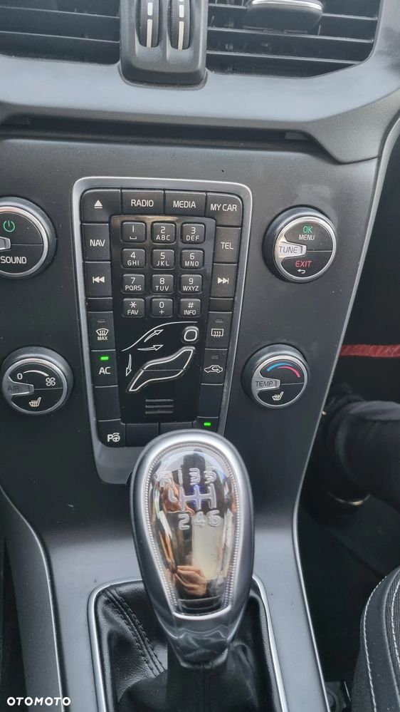 Volvo V40 D2 Momentum - 13