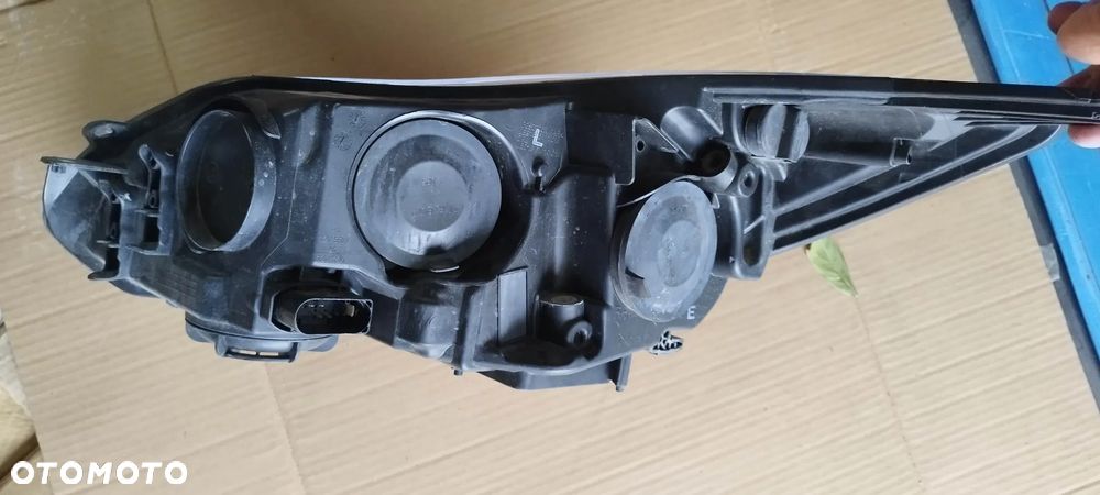 prawa lampa focus mk3 czarna bm5113w029 - 5