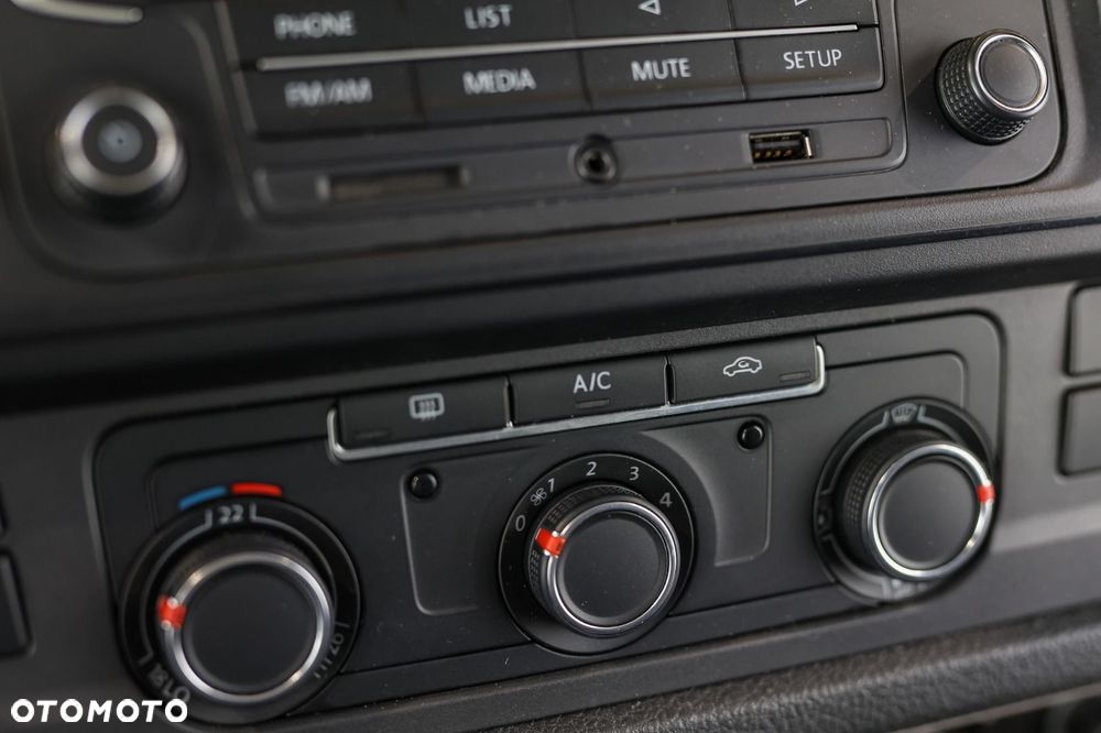 Volkswagen Transporter - 22