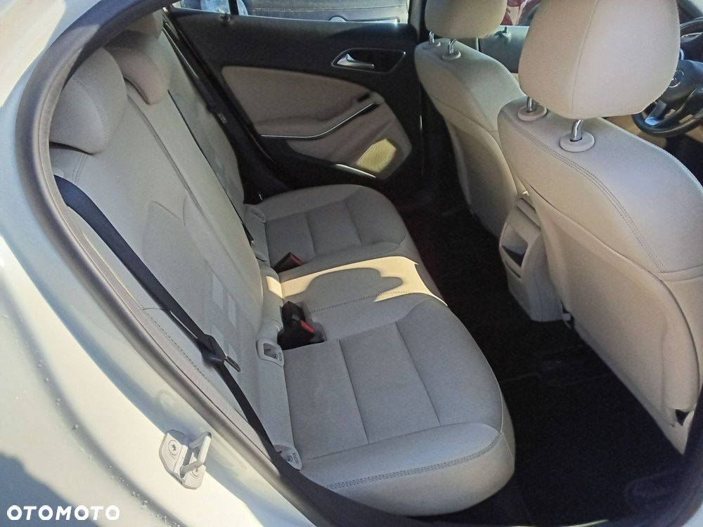 Mercedes-Benz GLA - 11