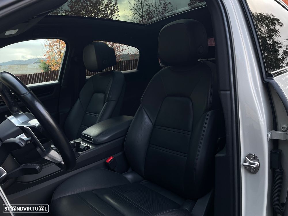 Porsche Cayenne Coupé E-Hybrid - 34