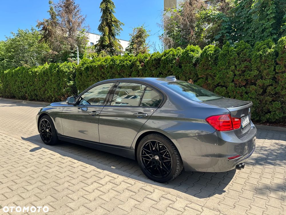 BMW Seria 3 328i Sport Line - 8