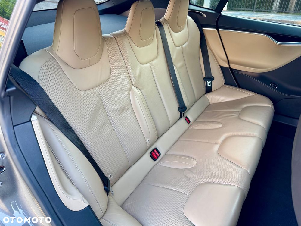 Tesla Model S - 15