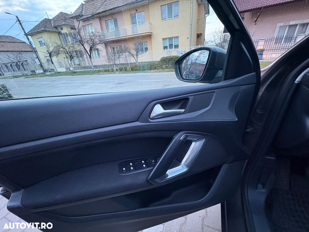 Peugeot 308 1.2 L PureTech Turbo Allure - 19