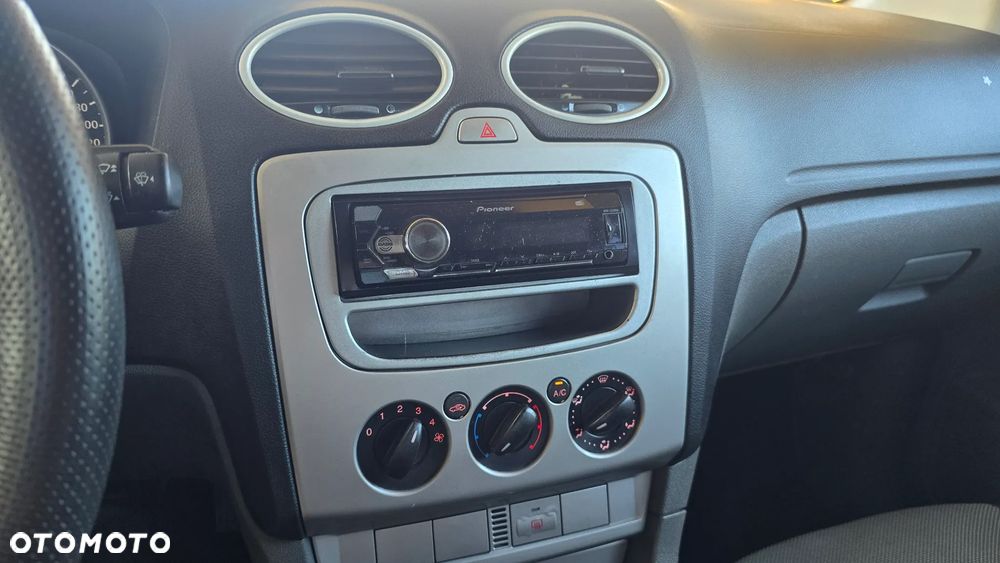 Ford Focus 1.6 Ti-VCT Sport - 35
