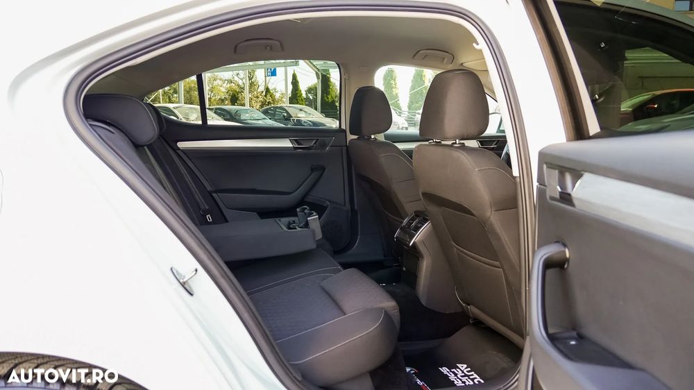 Skoda Superb 2.0 TDI DSG Ambition - 31