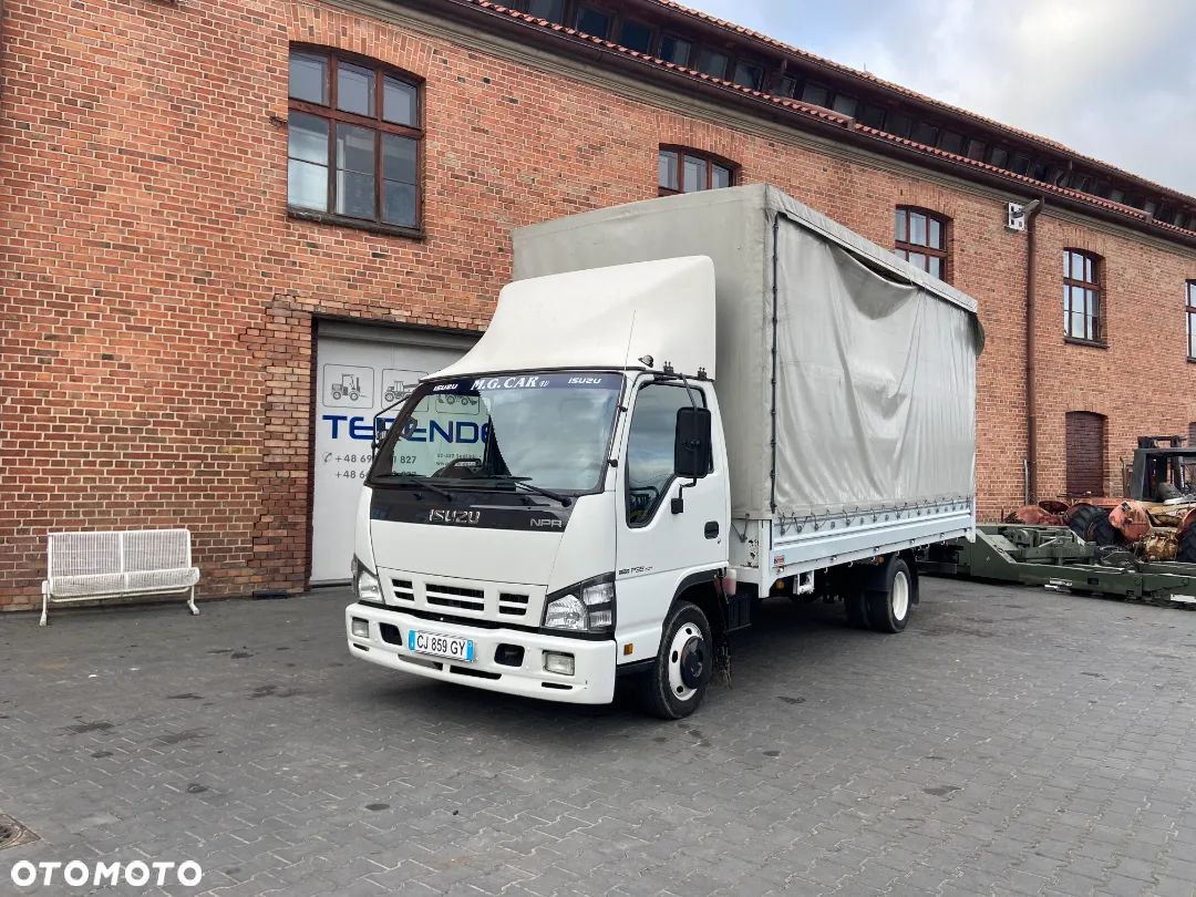 Isuzu NPR 85-5DX - 1