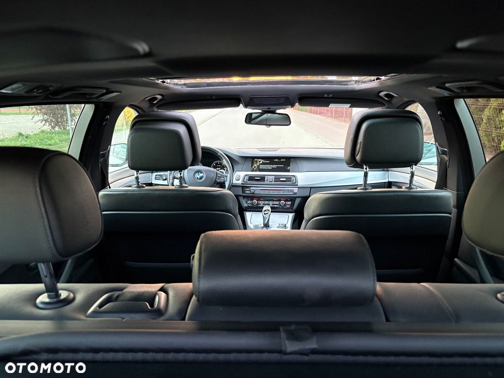 BMW Seria 5 525d Sport-Aut Modern Line - 29
