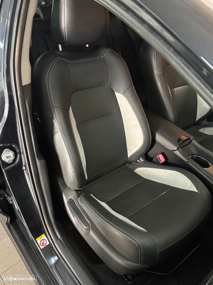 Toyota Avensis Touring Sports 1.6 D-4D Luxury+GPS - 16