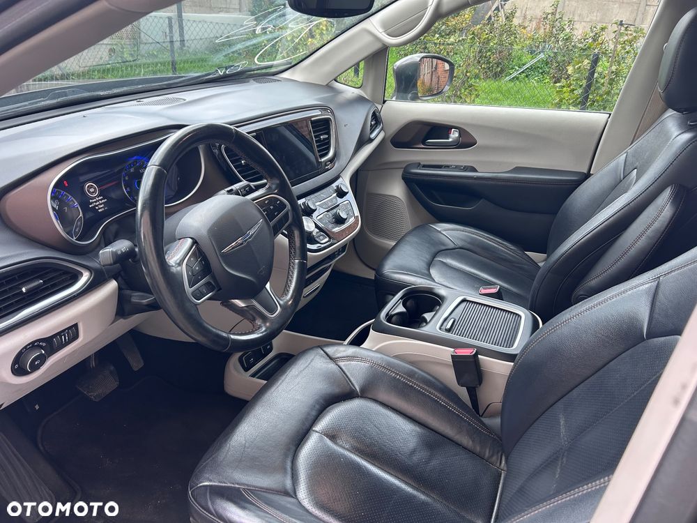 Chrysler Pacifica - 15