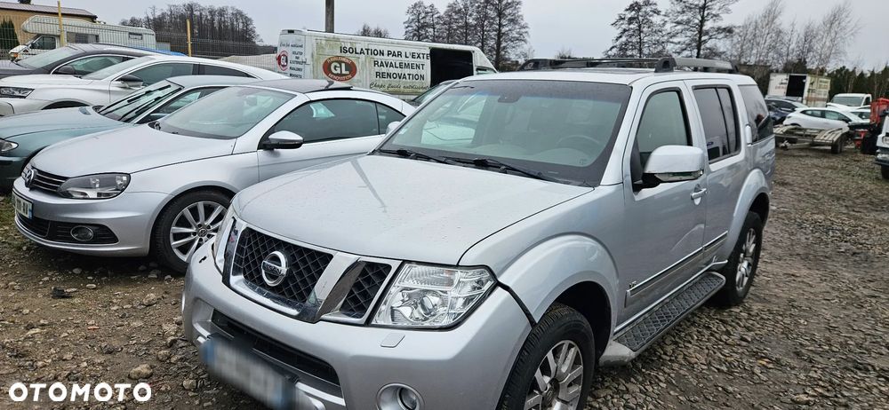 Nissan Pathfinder 3.0 D V6 LE EU5 - 13