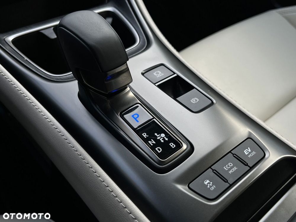 Lexus LBX - 25