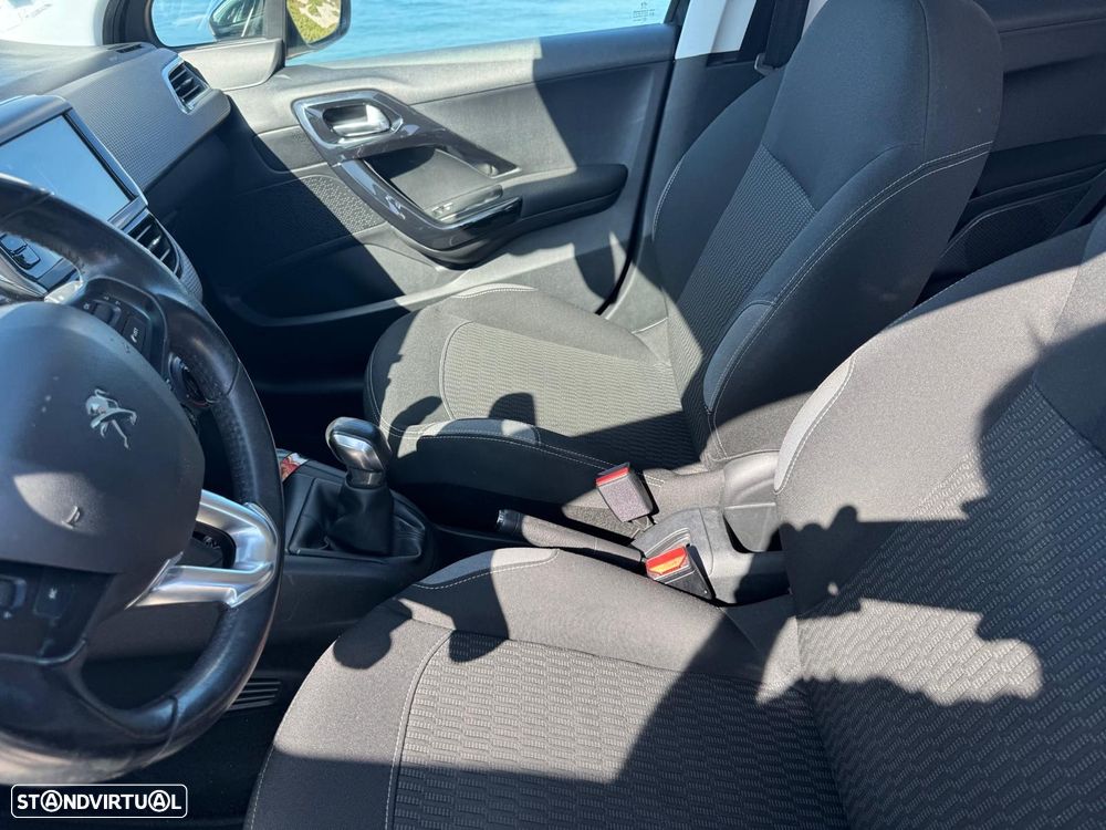 Peugeot 208 1.2 PureTech Style - 10