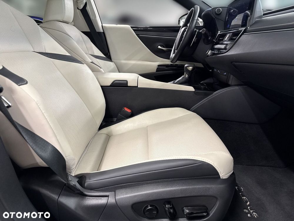 Lexus ES 300h Business Edition - 27