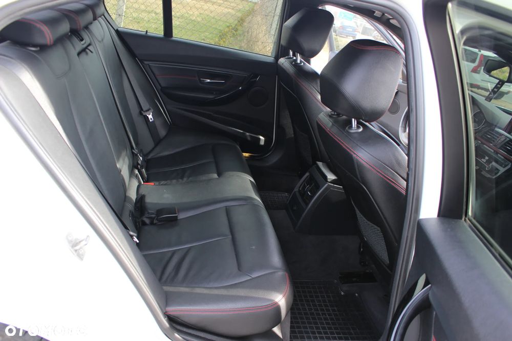 BMW Seria 3 320i xDrive Sport-Aut - 9